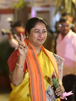 राजनीति के अलावा और क्या-क्या करती हैं दिल्ली की मुख्यमंत्री रेखा गुप्ता