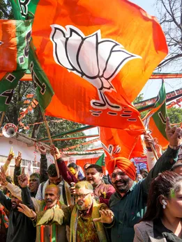 दिल्ली में कितनी बार बनी BJP की सरकार?