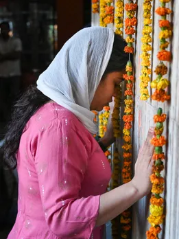 चैत्र नवरात्रि में राशि अनुसार देवी दुर्गा को अर्पित करें ये चीजें, धन लाभ के बनते हैं योग