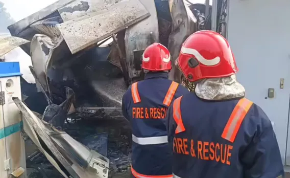 Screenshot 2025-12-30 at 08-32-55 Fire Breaks Out On Kochi Broadway കൊച്ചി ബ്രോഡ്‌വേയിൽ വൻതീപിടിത്തം 12 കടകൾ കത്തിനശിച്ചു - massive fire breaks out on kochi broadway 12 shops gutted brk - Samayam Malayalam