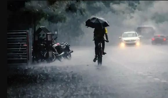 ന്യൂനമർദ്ദവും ന്യൂനമർദ്ദപാത്തിയും; വ്യാഴാഴ്ച ശക്തമായ മഴയ്ക്ക് സാധ്യത, മൂന്ന് ജില്ലകളിൽ യെല്ലോ അലേർട്ട്