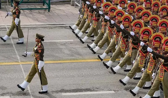 75ാം റിപ്പബ്ലിക് ആഘോഷത്തില്‍ രാജ്യം; തലസ്ഥാനത്ത് ഗവര്‍ണര്‍ ദേശീയ പതാക ഉയര്‍ത്തി