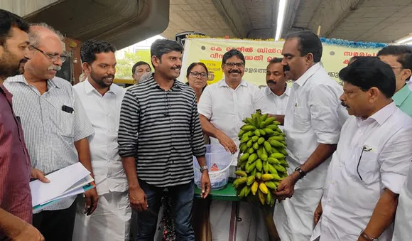 ആലുവയില്‍ കെ റെയില്‍ വാഴക്കുല ലേലം; തുക 40,300 രൂപ!