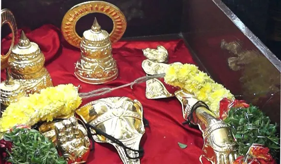 തിരുവാഭരണങ്ങള്‍ ദര്‍ശിക്കാന്‍ വന്‍ തിരക്ക് 