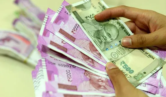 500 രൂപ നോട്ടുകള്‍ അഞ്ചിരട്ടി വര്‍ധിപ്പിക്കും; നോട്ടു ക്ഷാമത്തിന് ഇന്നത്തോടെ പരിഹാരമെന്ന് എസ് ബി ഐ