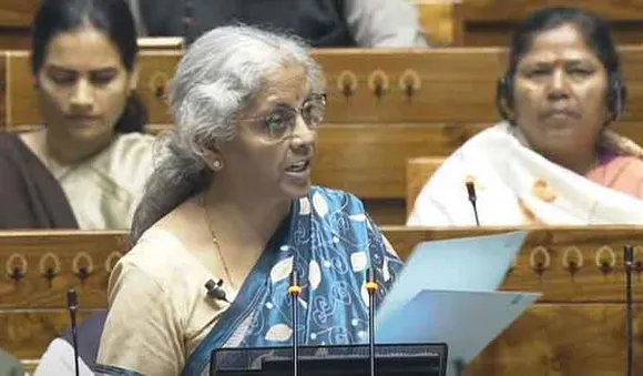 ഒരു കോടി കുടുംബങ്ങള്‍ക്ക് സൗജന്യ വൈദ്യുതി, ഇടത്തരം കുടുംബങ്ങള്‍ക്ക് പാര്‍പ്പിട സൗകര്യം; പ്രഖ്യാപിച്ച് നിര്‍മ്മല സീതാരാമന്‍