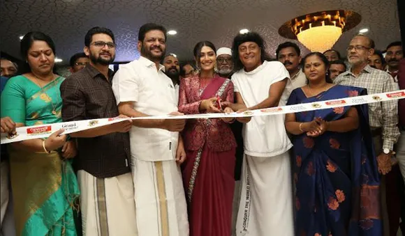 ബോബി ചെമ്മണൂര്‍ ഇന്റര്‍നാഷണല്‍ ജ്വല്ലേഴ്‌സ് പട്ടാമ്പി ഷോറൂം ബോചെയും മംമ്ത മോഹന്‍ദാസും ചേര്‍ന്ന് ഉദ്ഘാടനം ചെയ്തു