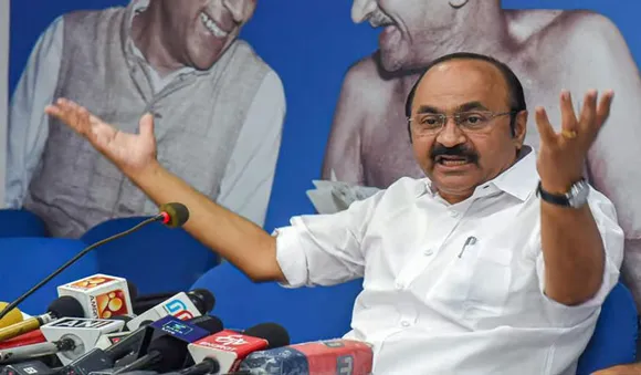 തദ്ദേശ ഉപതെരഞ്ഞെടുപ്പില്‍ യു.ഡി.എഫിന് വ്യക്തമായ മേല്‍ക്കൈയും തരംഗവും; വോട്ടർമാർക്ക് നന്ദി അറിയിച്ച് വി ഡി സതീശൻ
