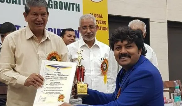 പ്രഭിരാജ് നടരാജന് സിംഗപ്പൂര്‍ പ്രവാസി എക്‌സ്പ്രസ് ബിസിനസ് എക്സെല്ലെന്‍സ് അവാര്‍ഡ് ലഭിച്ചു 