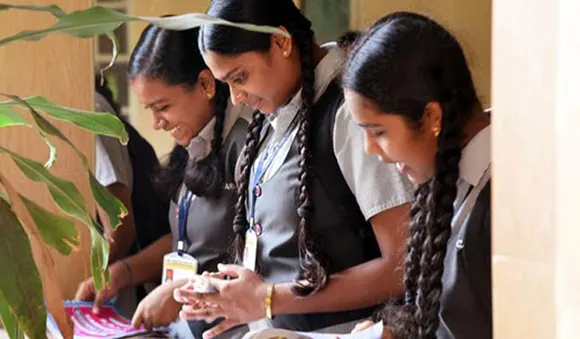 ഒന്നു മുതല്‍ 12 വരെ ക്ലാസുകളിലെ പാഠപുസ്തകങ്ങള്‍ ഇനി സെൽഫി ആപ്പില്‍ !!!