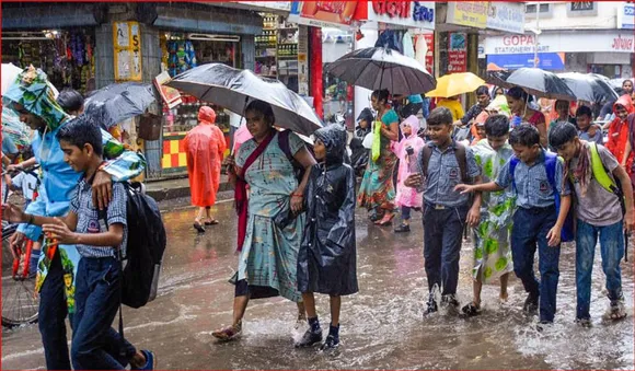 സംസ്ഥാനത്ത് കനത്ത മഴ; 4 ജില്ലകളില്‍ ഓറഞ്ച് അലര്‍ട്ട്, തിരുവനന്തപുരത്തെ വിദ്യാഭ്യാസ സ്ഥാപനങ്ങള്‍ക്ക് അവധി