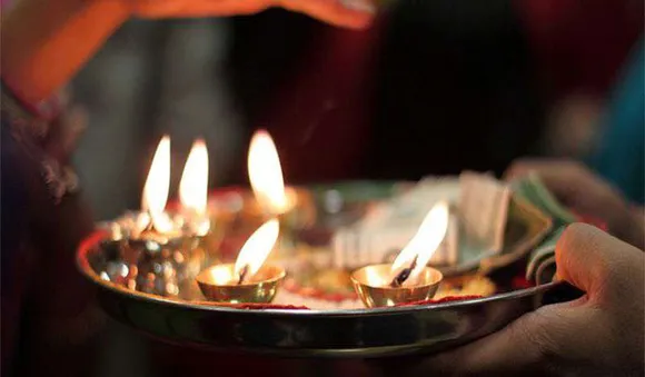 ആരതി ഉഴിയുമ്പോൾ പ്രധനമായും ഇക്കാര്യങ്ങള്‍ ശ്രദ്ധിക്കണം