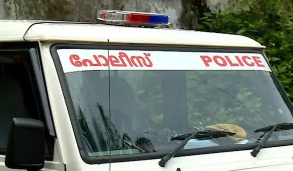 തെരഞ്ഞെടുപ്പിന് മുന്നോടിയായി പടക്ക നിര്‍മ്മാണ കേന്ദ്രങ്ങളില്‍ റെയ്ഡ്; സ്ഫോടക വസ്തുക്കള്‍ കണ്ടെത്തി