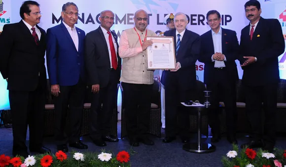 മാനേജ്‌മെന്റ് ലീഡര്‍ഷിപ്പ് അവാര്‍ഡ് എം. രാധാകൃഷ്ണ പിള്ളയ്ക്ക് സമ്മാനിച്ചു