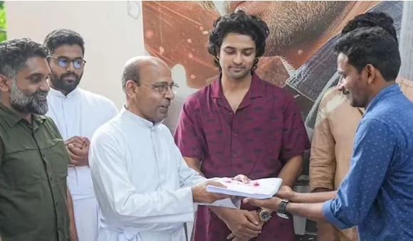 ക്ലീന്‍ ഷേവ് ലുക്കില്‍ ചുള്ളനായി ദേവ് മോഹന്‍, തിരിച്ചറിയാന്‍ പോലും പ്രയാസം!