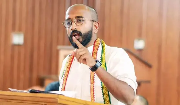 'കള്ളക്കേസെടുത്ത് നിശബ്ദരാക്കാമെന്ന് കരുതണ്ട'; പിണറായി ഭരണത്തിൽ കേസെടുക്കലൊരു കോമഡിയായി മാറിയെന്ന് അലോഷ്യസ് സേവ്യർ