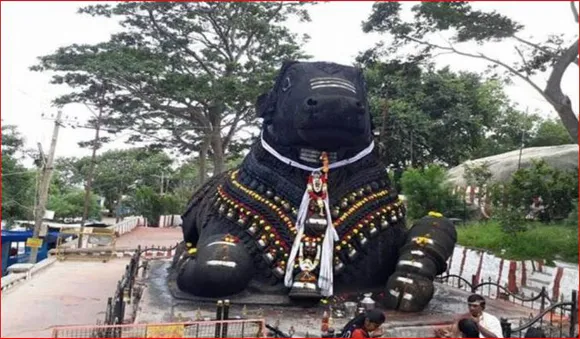 ശിവക്ഷേത്രങ്ങളില്‍ നന്ദി ഭഗവാന്‍ ഒരു കാല്‍ മാത്രം നീട്ടി വെച്ചിരിക്കുന്നതിന് പിന്നിലെ ഐതീഹ്യം