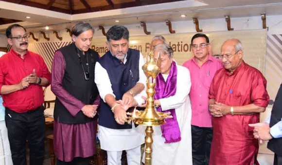 മലയാളികളുടെ ലോകത്തിന് അതിരുകളില്ല: ഡി കെ ശിവകുമാര്‍