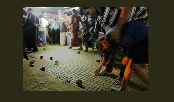 മാളികപ്പുറത്തമ്മക്ക് തേങ്ങയുരുട്ടിയാല്‍ രോഗവും കേ്‌ളശവും നീങ്ങും