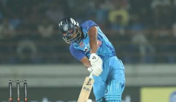 രാഹുല്‍ ത്രിപാഠിയും വീണു, ഇന്ത്യയ്ക്ക് രണ്ടു വിക്കറ്റ് നഷ്ടം