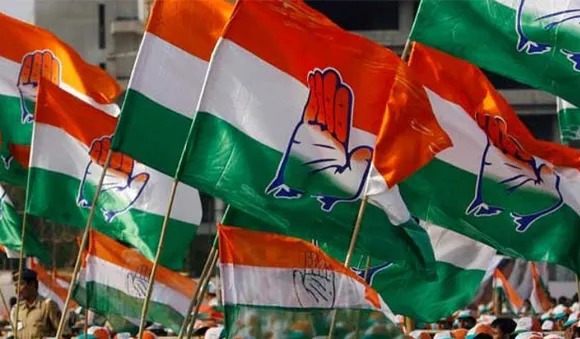  സര്‍ക്കാരിനെതിരായ സമരം; പാര്‍ട്ടിയെ പ്രതിരോധത്തിലാക്കി എ ഗ്രൂപ്പ്, അവസരം മുതലാക്കിയുള്ള വിലപേശല്‍