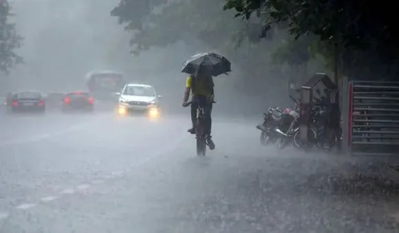 ന്യൂനമർദപാത്തി; സംസ്ഥാനത്ത് 2 ദിവസം ശക്തമായ മഴ, 5 ദിവസം ഇടിമിന്നലോടു കൂടിയ മഴ, മുന്നറിയിപ്പ്