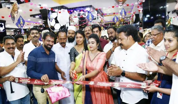 ബോബി ചെമ്മണൂര്‍ ഇന്റര്‍നാഷണല്‍ ജ്വല്ലേഴ്‌സ് കട്ടപ്പന ഷോറൂമിന്റെ എട്ടാം വാര്‍ഷികം