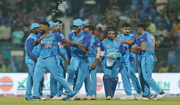 അരങ്ങേറ്റം ഉജ്വലമാക്കി ശിവം മവി; ഇന്ത്യക്ക് 2 റണ്‍സിന്റെ ആവേശജയം