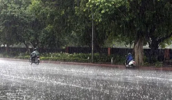 കേരളത്തിൽ ഞായറാഴ്ചയും ഒറ്റപ്പെട്ട മഴയ്‌ക്ക് സാധ്യത; മൂന്ന് ജില്ലകളിൽ യെല്ലോ അലേർട്ട്