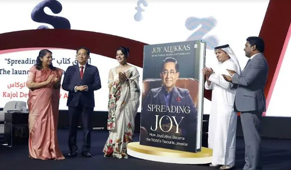 ജോയ് ആലുക്കാസിന്റെ ആത്മകഥ 'സ്‌പ്രെഡിംഗ് ജോയ്' ഷാര്‍ജ പുസ്തക മേളയില്‍ പ്രകാശനം ചെയ്തു