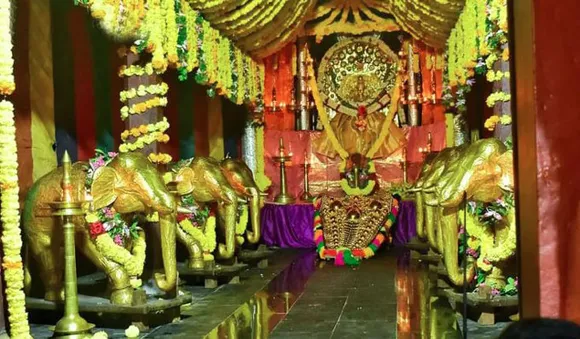 കാര്യരബ്ധിക്കായ് ഏഴരപ്പൊന്നാന ദര്‍ശനം