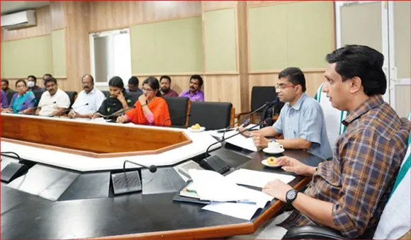 38 നഗര റോഡുകള്‍ മാര്‍ച്ചില്‍ പൂര്‍ത്തിയാക്കി ഗതാഗത യോഗ്യമാക്കും; മുഹമ്മദ് റിയാസ് പങ്കെടുത്ത യോഗത്തില്‍ തീരുമാനം 
