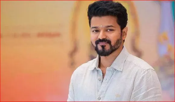 പിന്നാലെ കൂടി ആരാധകര്‍; സിഗ്‌നല്‍ തെറ്റിച്ചു, വിജയ്ക്ക് പിഴ