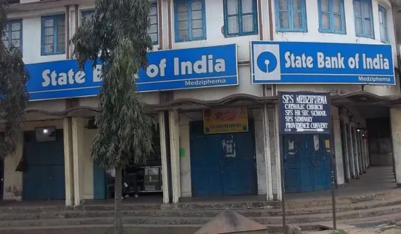 എസ്ബിഐ ലയനം ; പകുതിയോളം ഓഫീസുകൾ ഉടൻ അടച്ചു പൂട്ടും