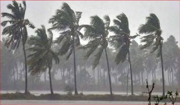 സംസ്ഥാനത്ത് ശക്തമായ മഴ; 8 ജില്ലകളില്‍ യെല്ലോ അലര്‍ട്ട്, ഉയര്‍ന്ന തിരമാലയ്ക്കും കടലാക്രമണത്തിനും സാധ്യത