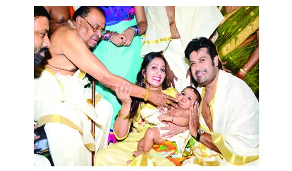 പ്രസവിച്ച സ്ത്രീയും കുഞ്ഞും ചോറൂണിനായേ ചുറ്റന്പലത്തിനുളളില്‍ പ്രവേശിക്കാവൂ