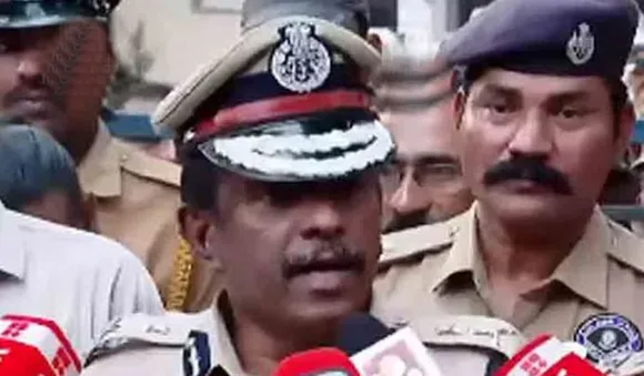 'കുട്ടിയെ ഒരു വീട്ടിലെത്തിച്ച് ഭക്ഷണം നല്‍കി, ലാപ്‌ടോപ്പില്‍ കാര്‍ട്ടൂണ്‍ കാണിച്ചു'