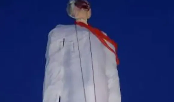 കണ്ണൂരില്‍ പുതുവര്‍ഷരാവില്‍ ഗവര്‍ണറുടെ കൂറ്റന്‍ കോലം കത്തിച്ച് എസ്എഫ്‌ഐ