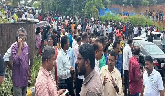 കളമശേരിയിലെ സ്ഫോടനം;പ്രധാന റെയിൽവേ,ബസ് സ്റ്റേഷനുകളിൽ സുരക്ഷ ശക്തമാക്കും,സംസ്ഥാനത്ത് കനത്ത ജാഗ്രതാ നിർദേശം