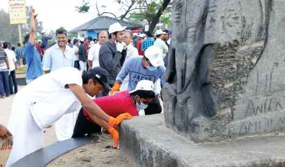  യൂനി കാലിക്കറ്റിന്റെ ബീച്ച് ശുചീകരണപ്രവര്‍ത്തനങ്ങളില്‍ പങ്കെടുത്ത് ഡാ. ബോബി ചെമ്മണൂര്‍