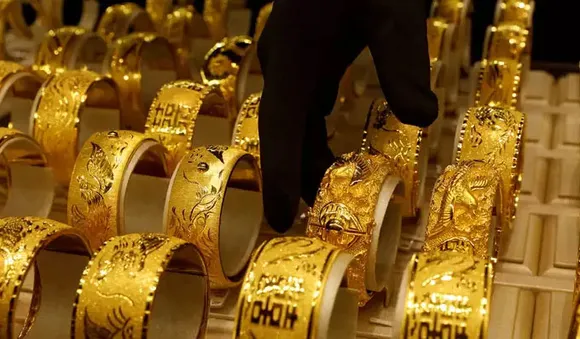 സ്വര്‍ണ്ണ വില പിന്നെയും ഇടിയുന്നു