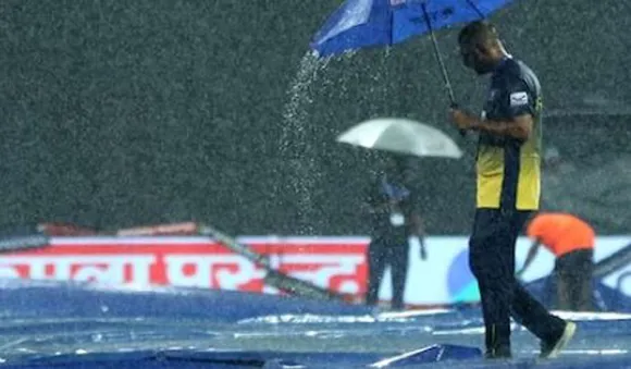 വില്ലനായി വീണ്ടും മഴ; ഇന്ത്യ-പാക് മത്സരം ഉപേക്ഷിച്ചു; തിങ്കളാഴ്ച പുനരാരംഭിക്കും