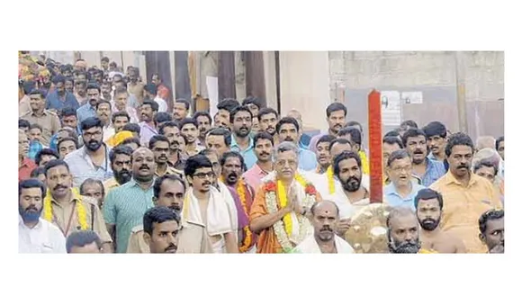 തിരുവാഭരണഘോഷയാത്ര പന്തളത്ത് മടങ്ങിയെത്തി