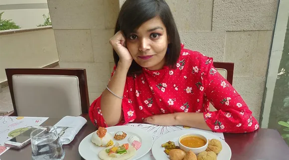 Food blogging