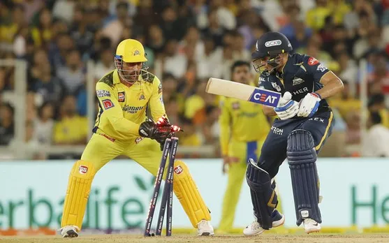 MS Dhoni and Shubman Gill (Source - Twitter)