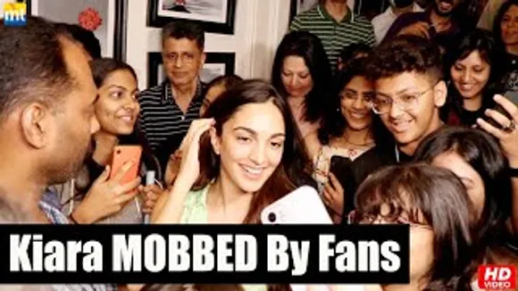 Kiara Advani Gets Mobbed By Fans At Le Reve Cinema Post 'Jugjugg Jeeyo', Takes Selfie With Every Fan