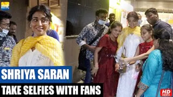 Drishyam 2 Actress Shriya Saran Helps Two Girls Who Struggle To Take Selfies With Her