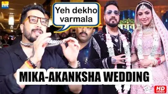 Mika Singh shows his VARMALA when asked about marriage with Akanksha Puri