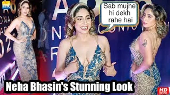 Neha Bhasin Tells Paps To Stop Staring As She Stuns In A Sexy Bodycon Dress On The Red Carpet