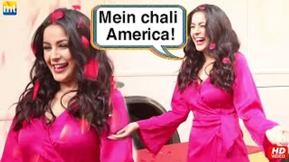 Roses on a Rose 😍 Shehnaaz Gill's cute reaction on Rose shower